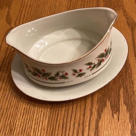 Holly Yuletide Serving Bundle (set of 3) - Picture 6 of 14